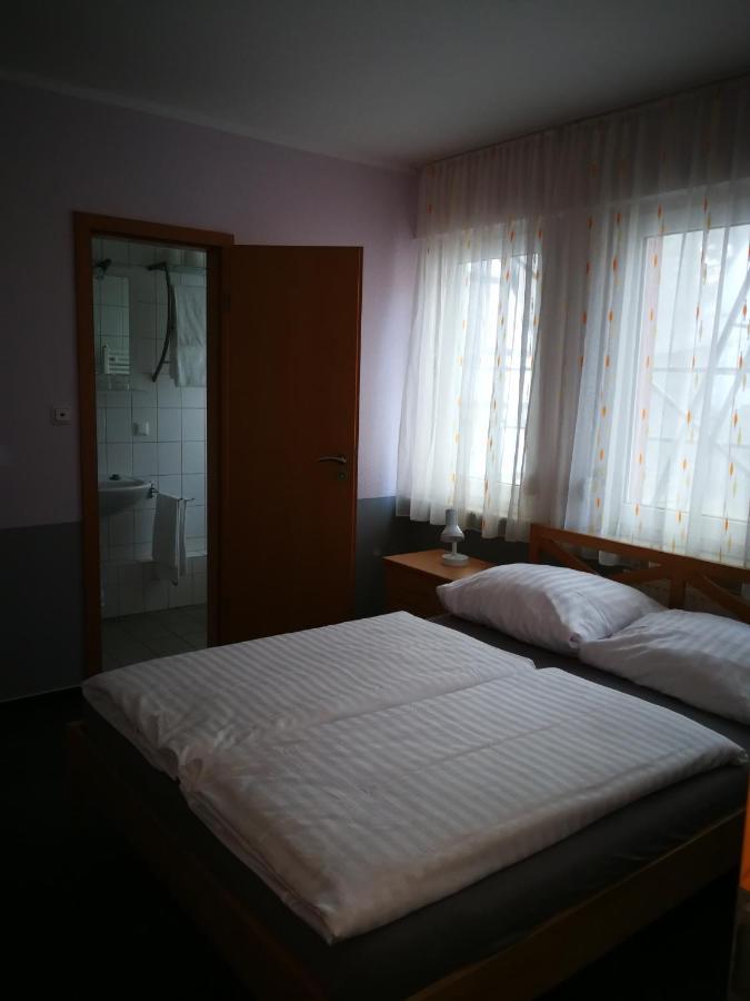 Pension Zum Angestellten Porta Westfalica Exterior photo